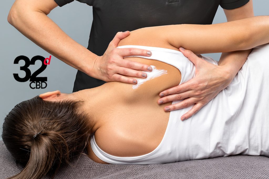 Chiropractor uses 32d CBD cream on patient's back